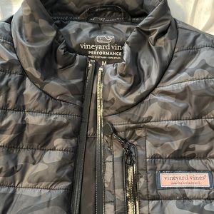 Camo black/ grey Vest Vineyard Vines women’s size Medium new without tags